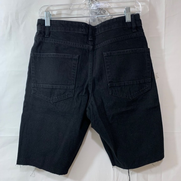 ASOS DESIGN Mens NWT slim denim shorts in black with raw hem 28” Waist - Picture 10 of 10